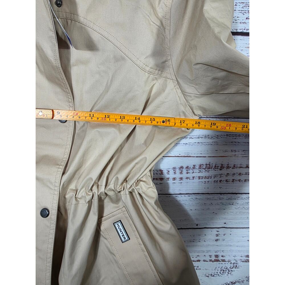 Hunter Women's Beige Hooded Utility Rain Jacket Cinched Wasit Mesh Lined Large - Picture 7 of 7